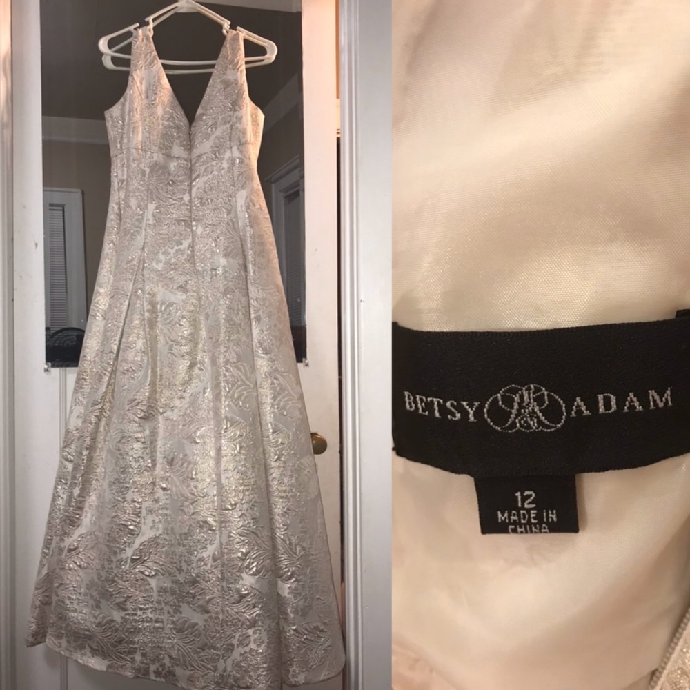 Women’s Betsy & Adam Formal Dress
